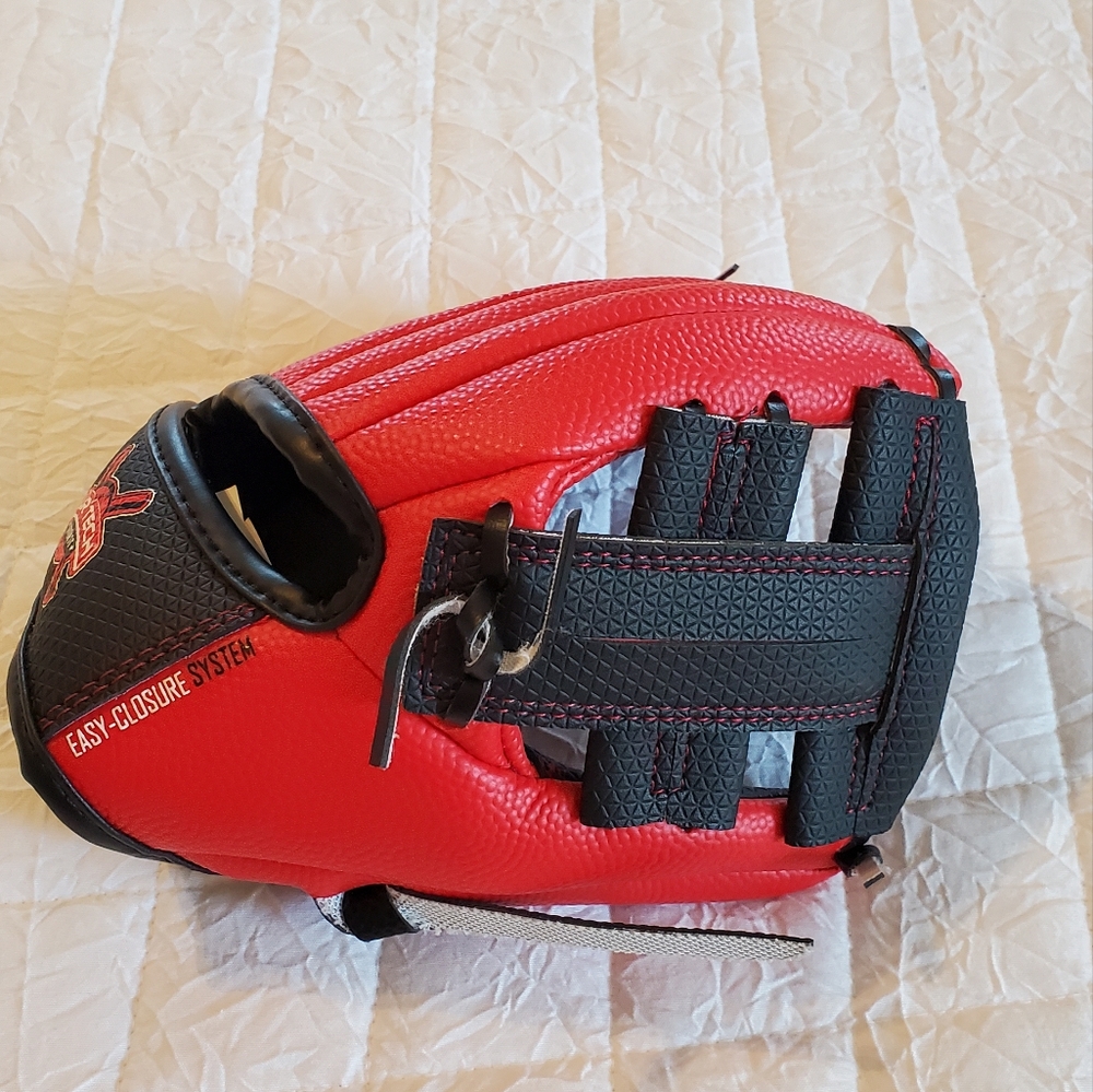 NWOT Youth Franklin Baseball glove, black/red, 5 finger